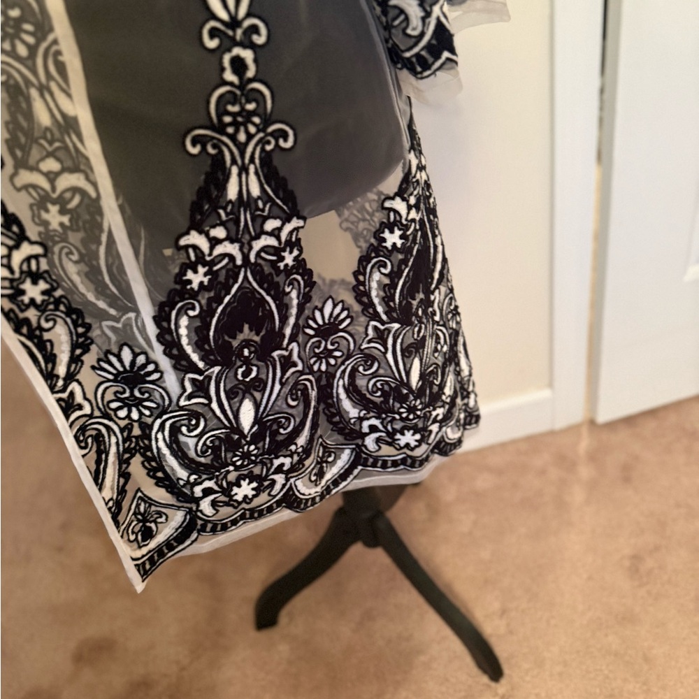 Mechant Net Black and White Floral Cardigan - Picture 4 of 6